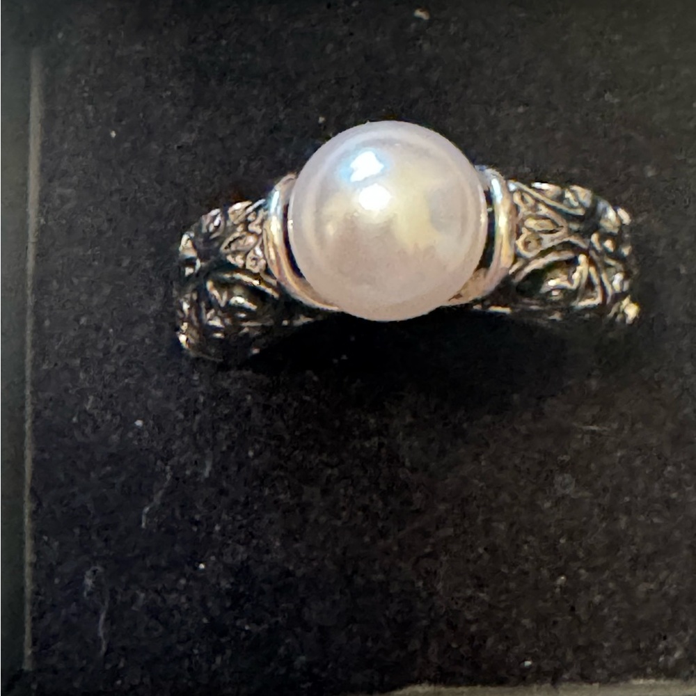 Elegant Silver Pearl Ring